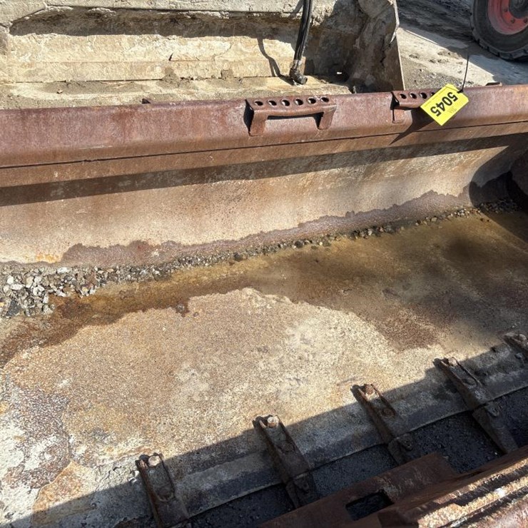 #5045 • Approx 82" Tooth Bucket