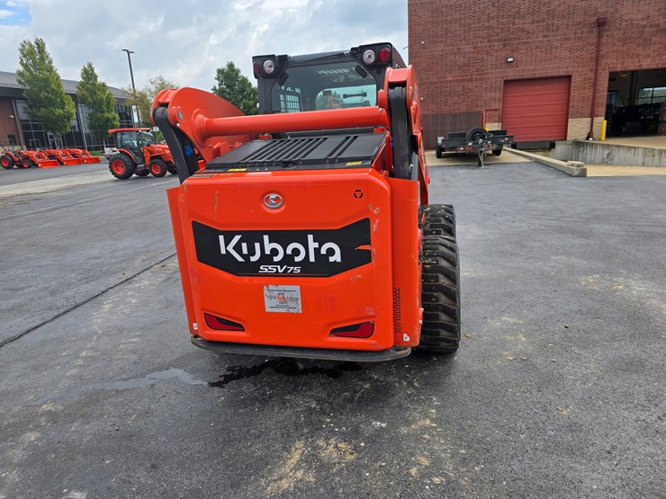 2023-kubota-ssv75-image-15