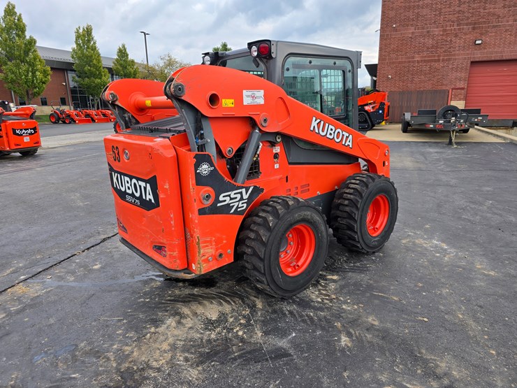 2019-kubota-ssv75-image-14