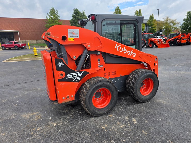 2023-kubota-ssv75-image-22