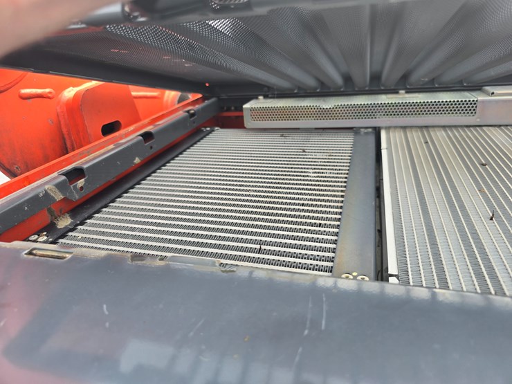 2019-kubota-ssv75-image-51