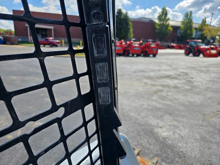 2017-bobcat-t550-image-46