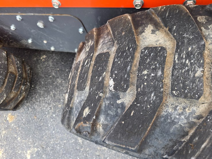 2023-kubota-ssv75-image-37