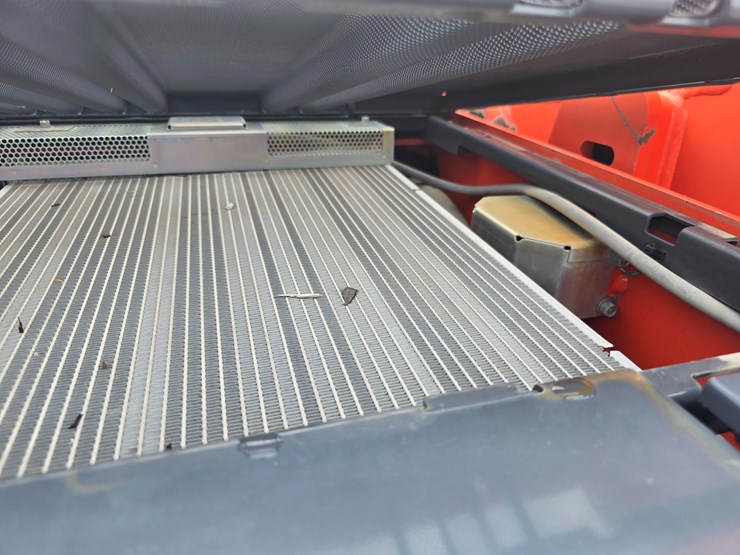 2019-kubota-ssv75-image-52