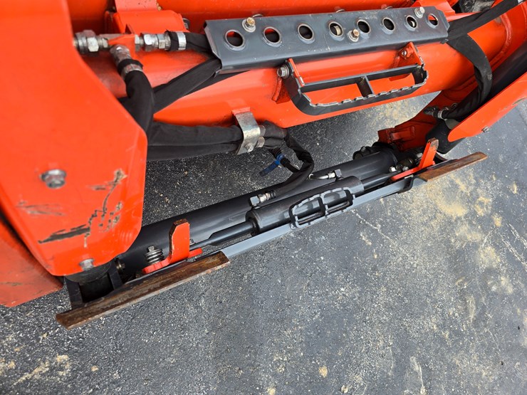2023-kubota-ssv75-image-46