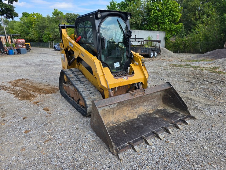 2020-caterpillar-259d3-image-34