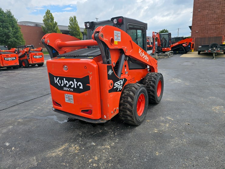 2023-kubota-ssv75-image-18