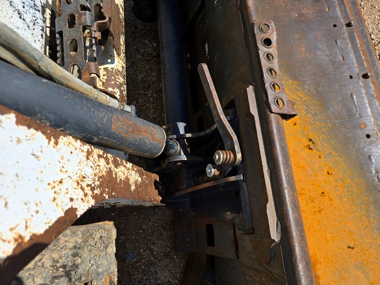 2013-bobcat-t590-image-31