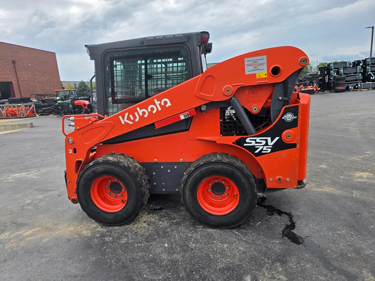 2023-kubota-ssv75-image-7