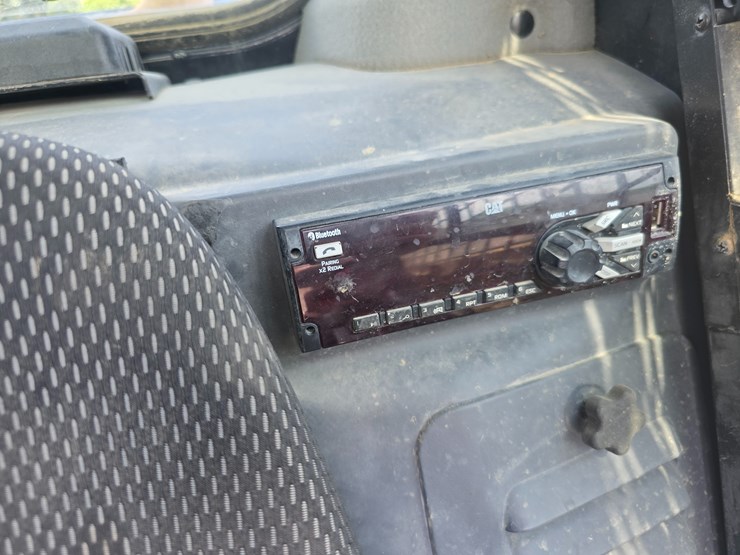 2020-caterpillar-259d3-image-79