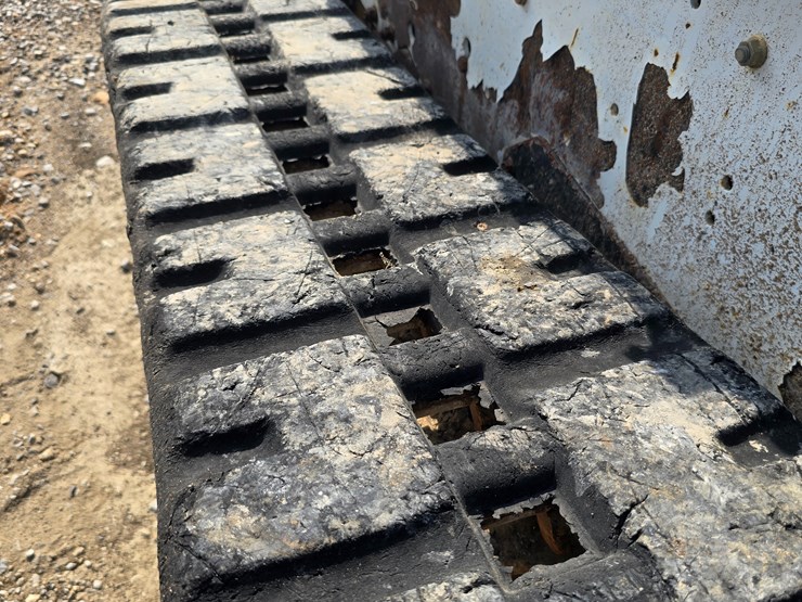 2012-bobcat-t180-image-40