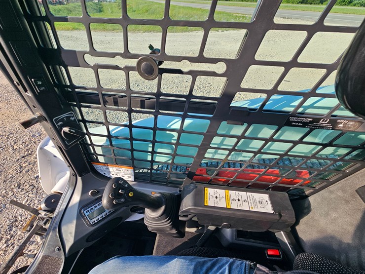 2022-bobcat-t770-image-35