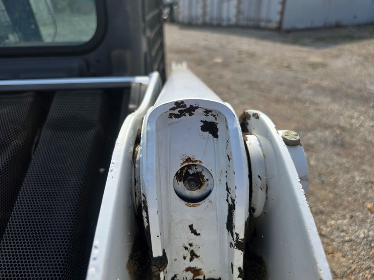 2012-bobcat-t180-image-44