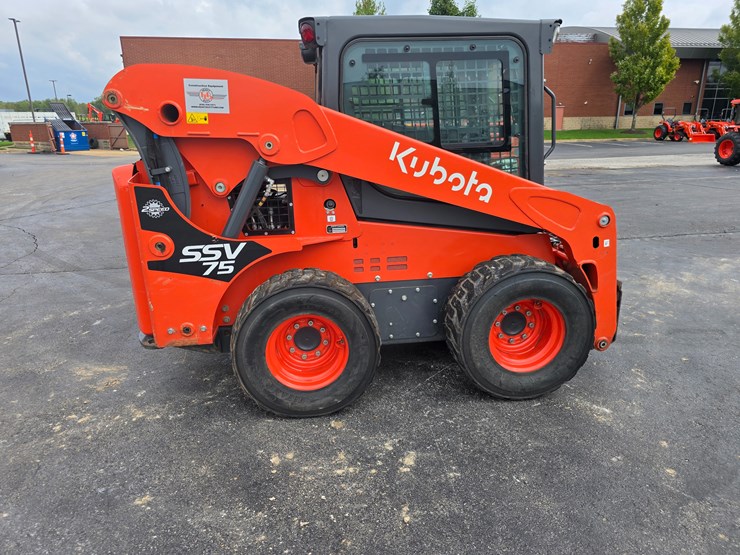2023-kubota-ssv75-image-23