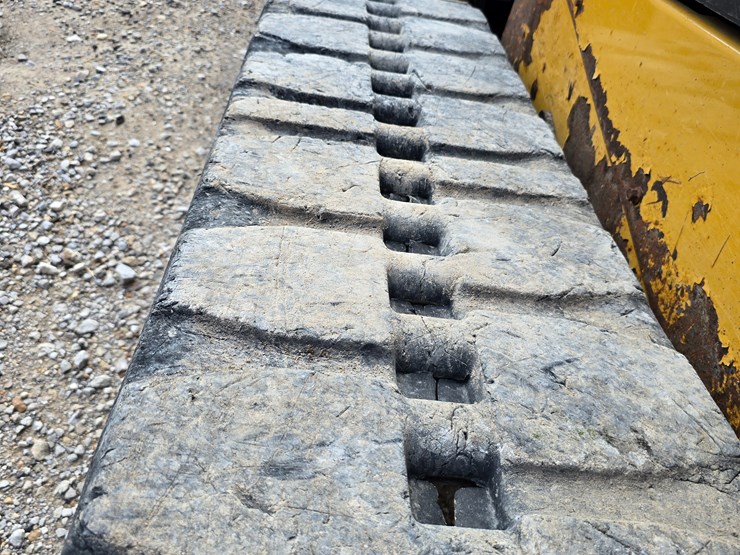 2020-caterpillar-259d3-image-49