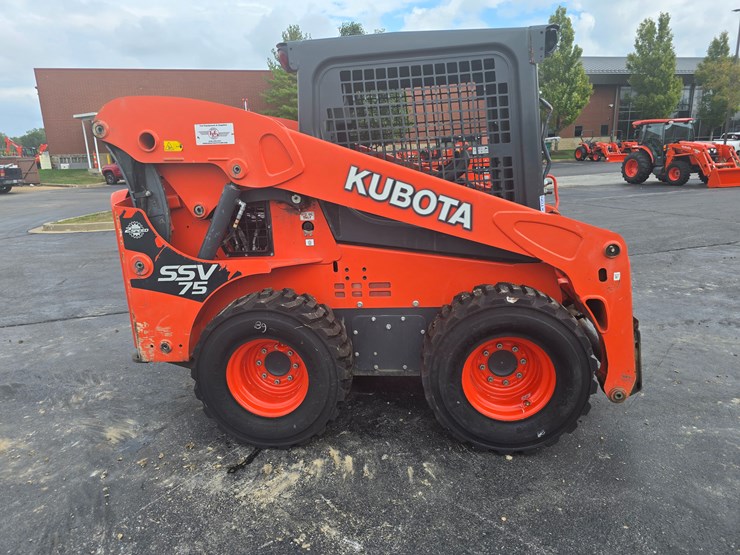 2019-kubota-ssv75-image-18