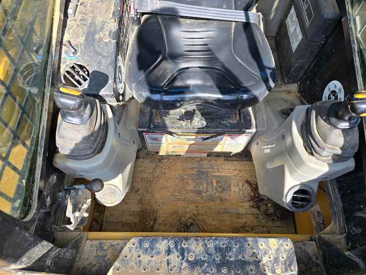 caterpillar-236-image-12