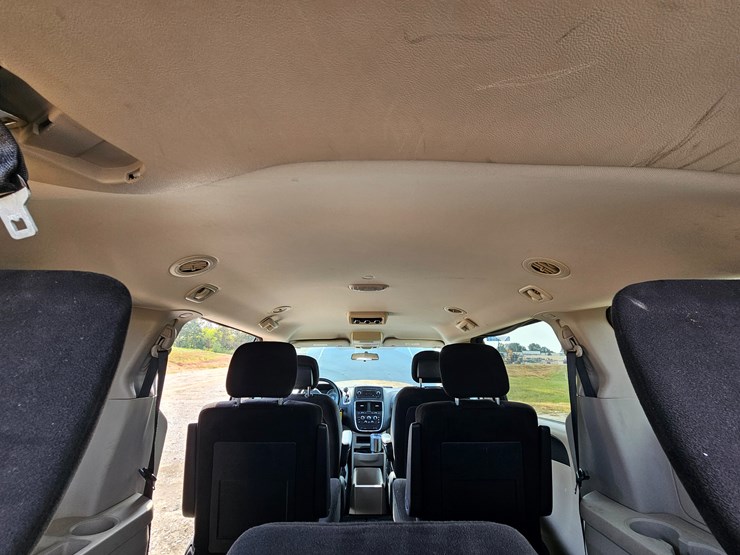 2014-dodge-grand-caravan-image-54