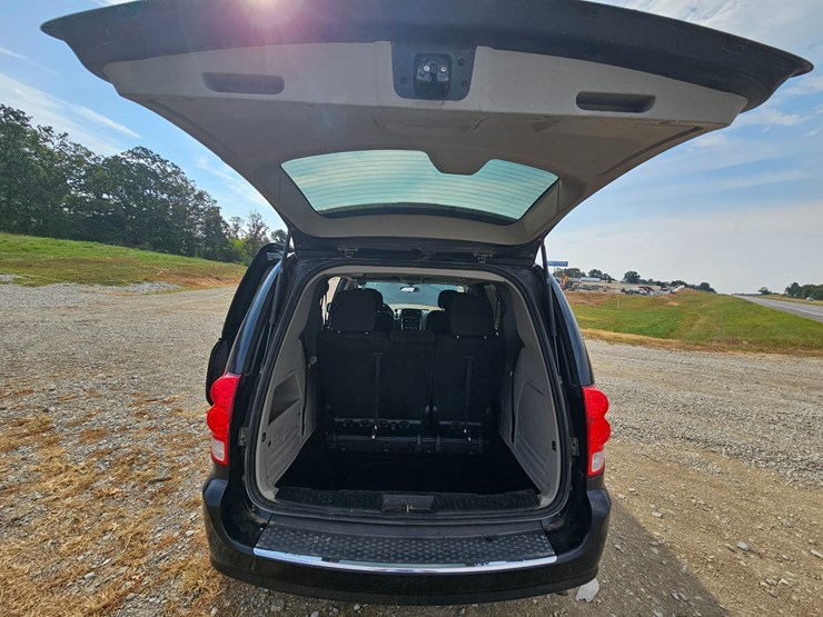 2014-dodge-grand-caravan-image-52