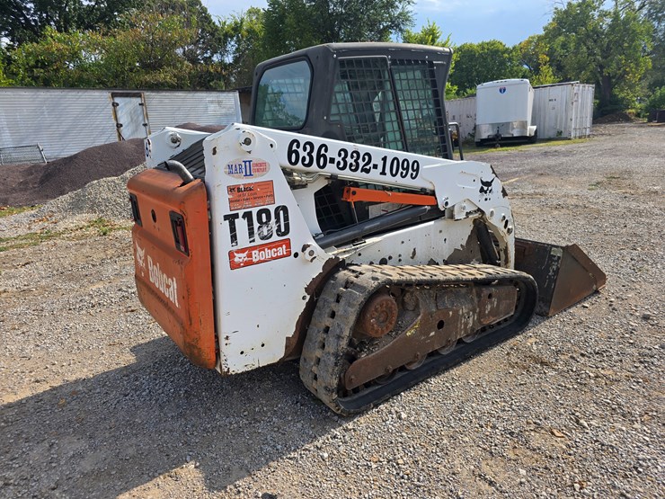 2012-bobcat-t180-image-17