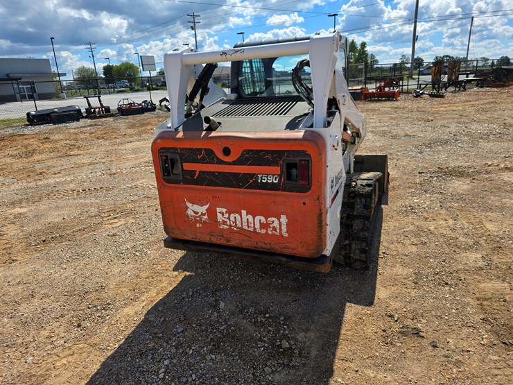 2013-bobcat-t590-image-13
