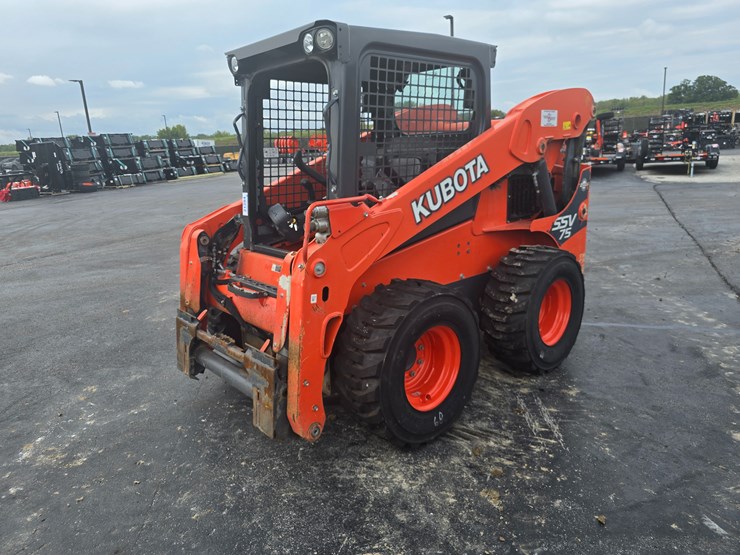 2019-kubota-ssv75-image-5