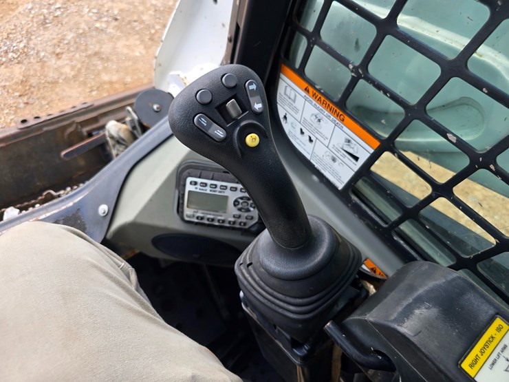 2013-bobcat-t590-image-53
