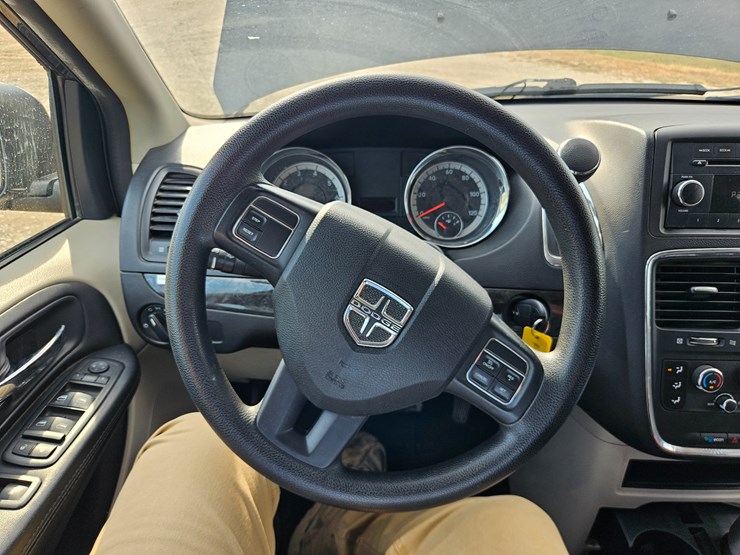 2014-dodge-grand-caravan-image-40