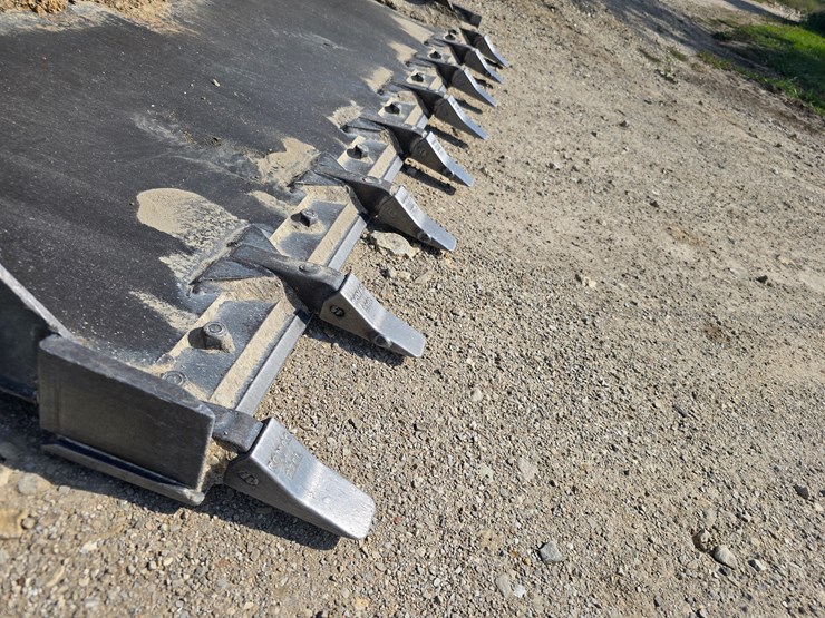 2024-bobcat-t770-image-36