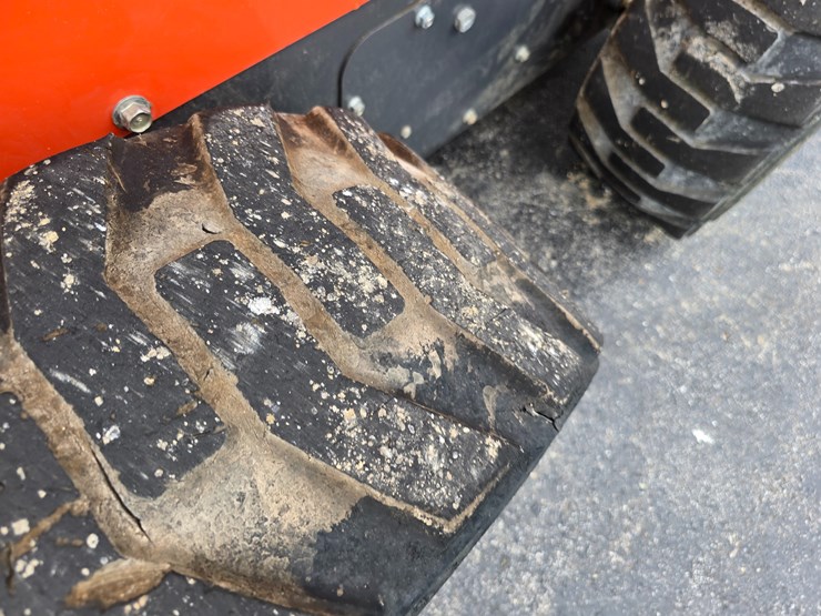 2023-kubota-ssv75-image-39