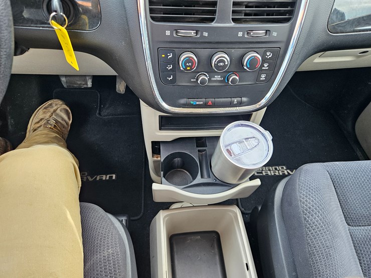 2014-dodge-grand-caravan-image-38