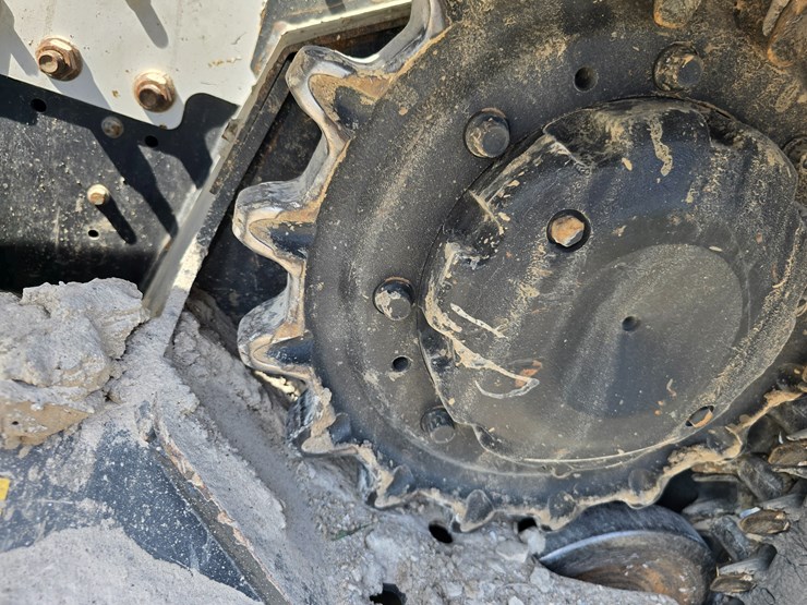 2024-bobcat-t770-image-50