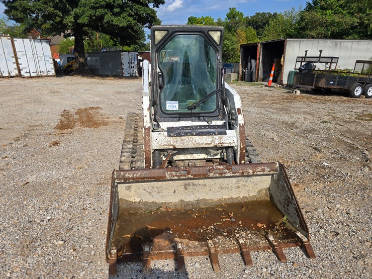 2012-bobcat-t180-image-28