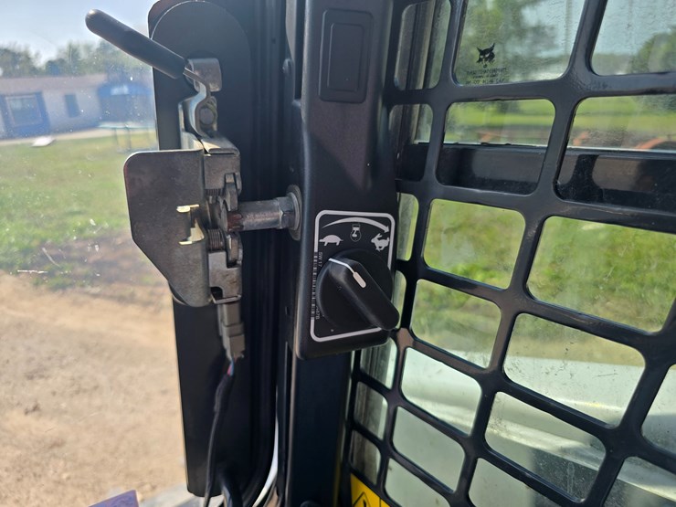 2024-bobcat-t770-image-72