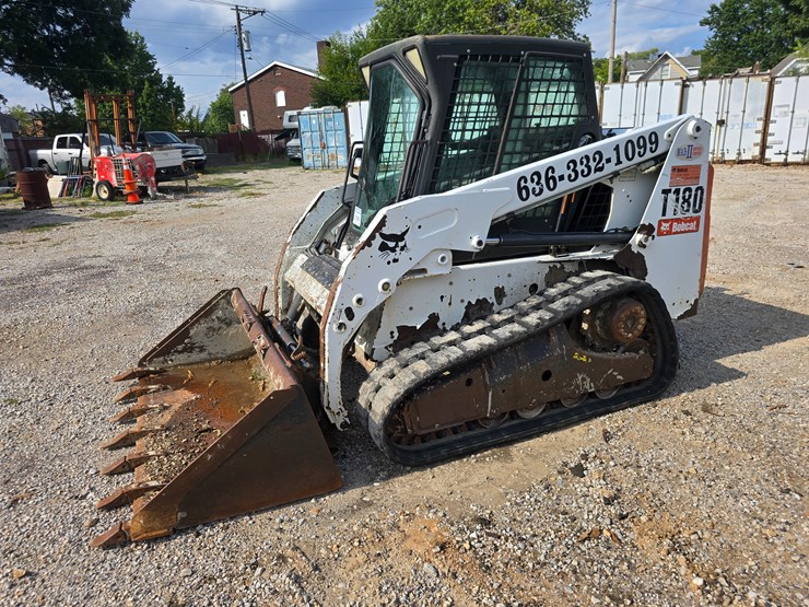 2012-bobcat-t180-image-3