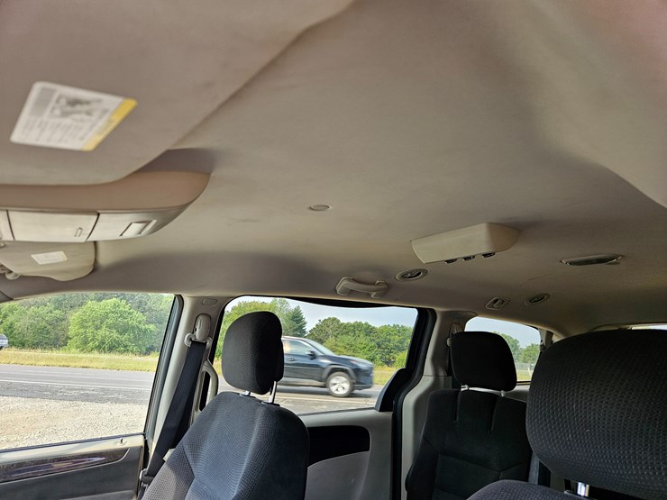 2014-dodge-grand-caravan-image-33