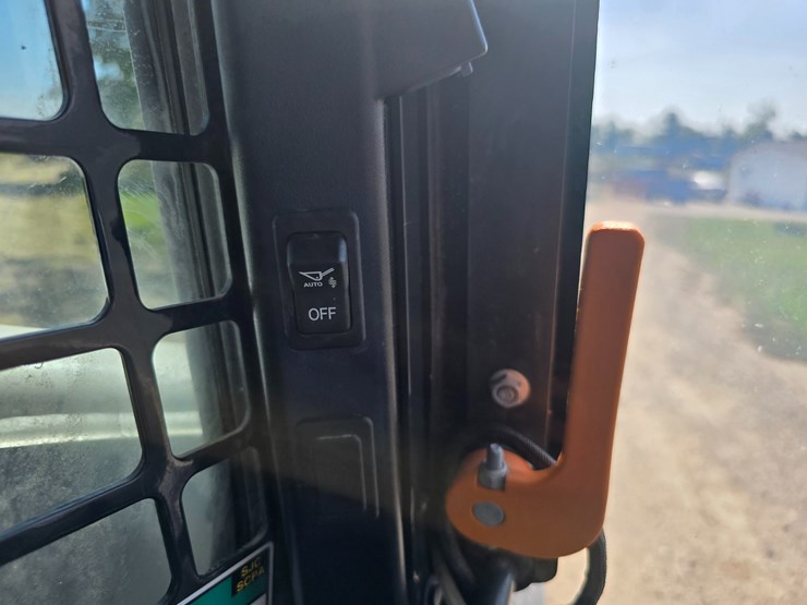 2024-bobcat-t770-image-63