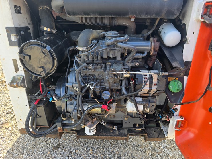 2012-bobcat-t180-image-48