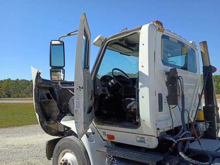 2005-international-8600-image-35