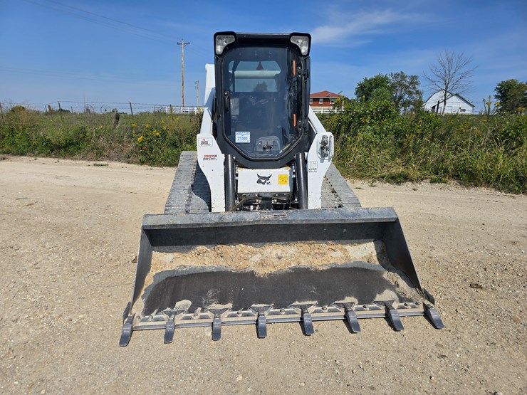 2024-bobcat-t770-image-34