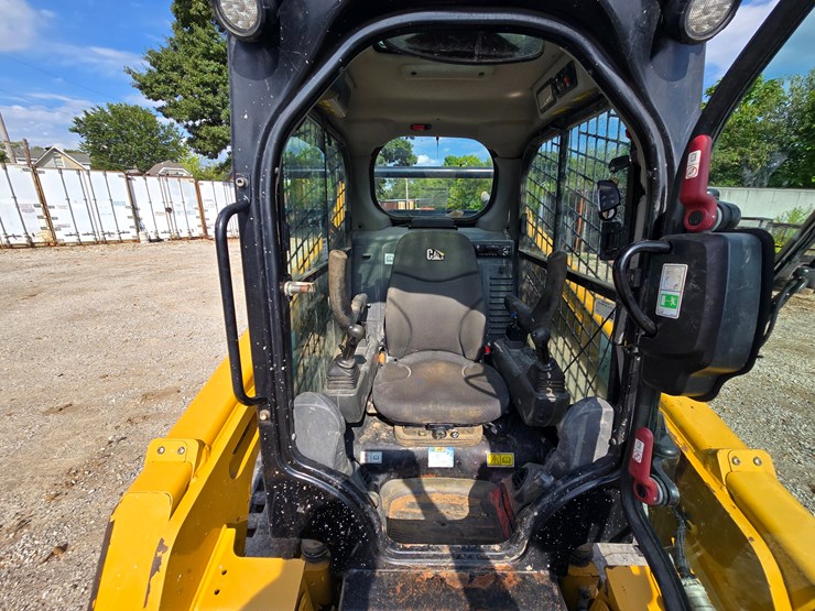 2020-caterpillar-259d3-image-76