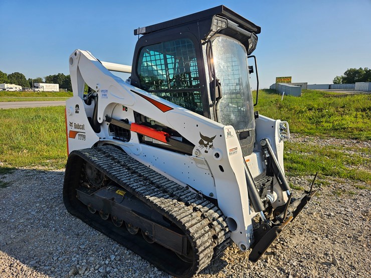2022-bobcat-t770-image-19