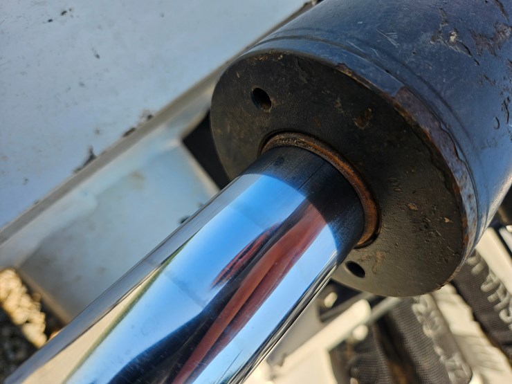 2022-bobcat-t770-image-55