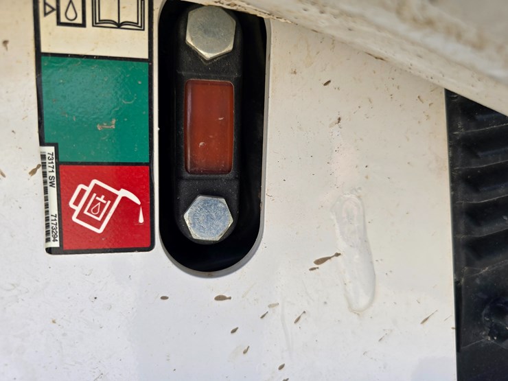 2024-bobcat-t770-image-39