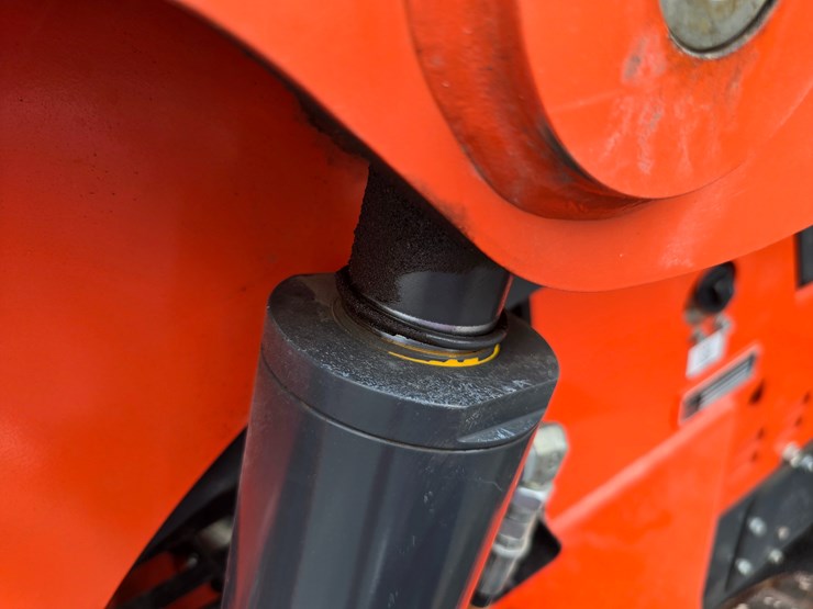 2023-kubota-ssv75-image-45