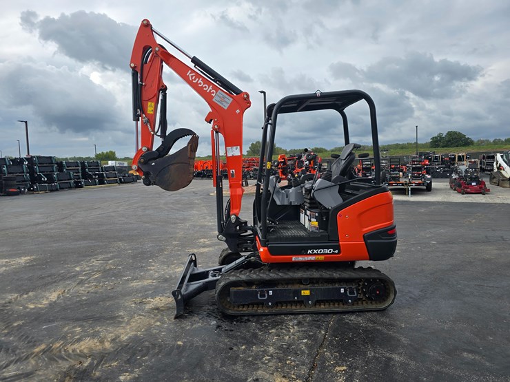 2023-kubota-kx030-4-image-5