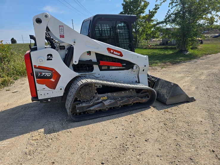 2024-bobcat-t770-image-24