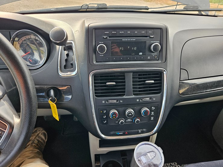 2014-dodge-grand-caravan-image-37