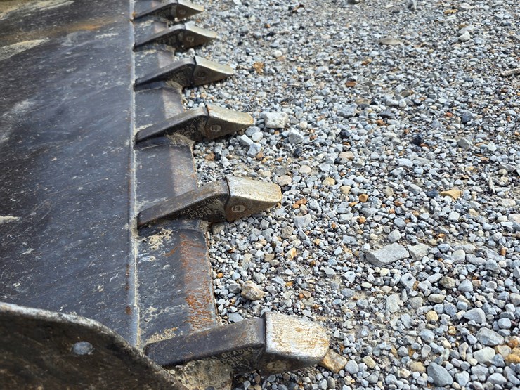 2020-caterpillar-259d3-image-37