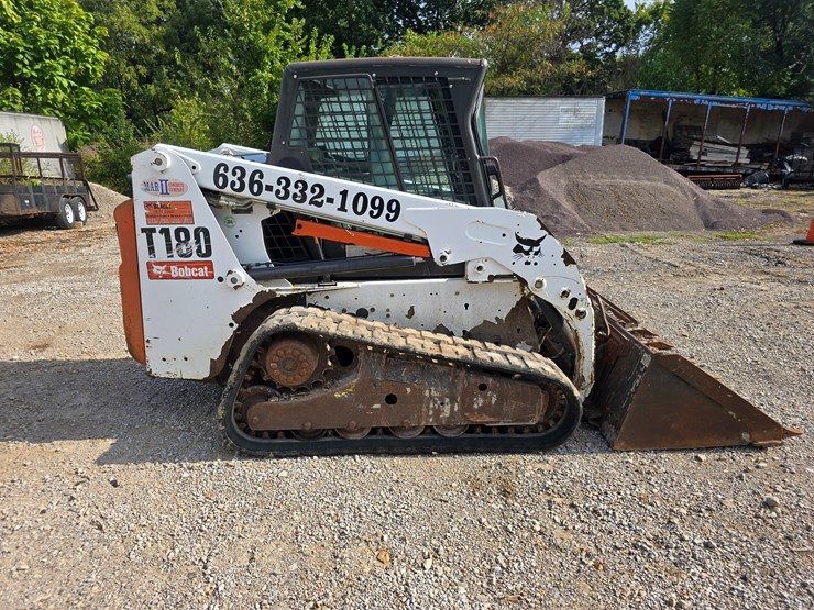 2012-bobcat-t180-image-22